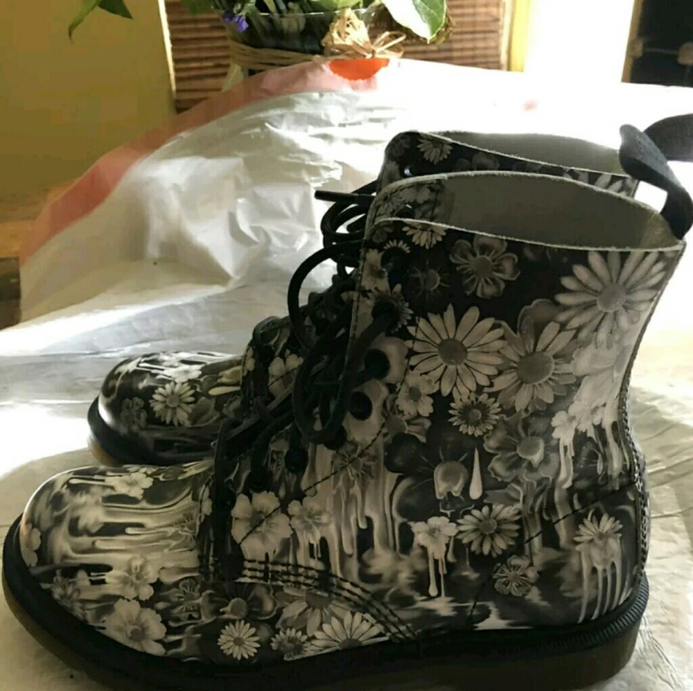 Dr Martens womens floral print boots